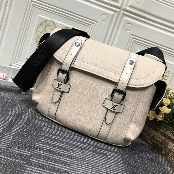 ルイヴィトンバッグ背面デザイン